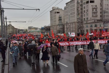 Власть и собственность – трудовому народу!