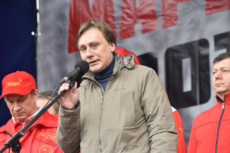 Власть и собственность – трудовому народу!
