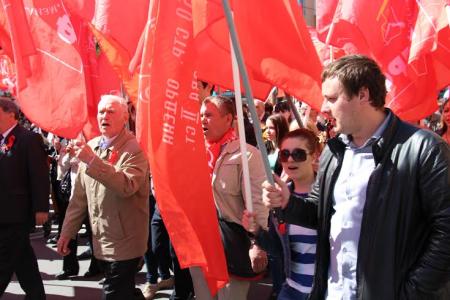 Рязанские коммунисты отметили юбилей Победы шествием по центральной улице города
