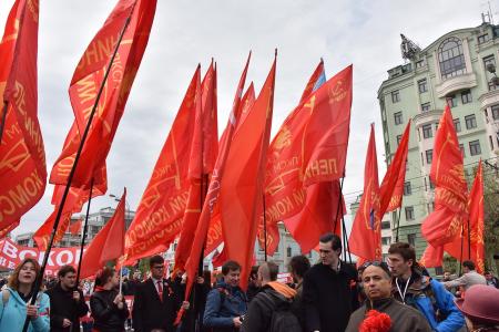 Власть и собственность – трудовому народу!