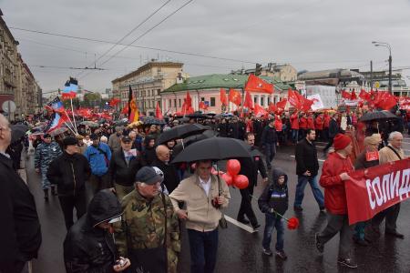 Власть и собственность – трудовому народу!