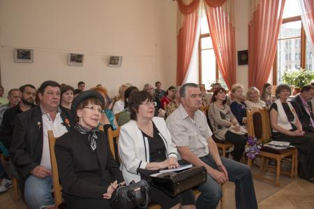 Лидер кубанских коммунистов Н.И.Осадчий приветствовал краснодарских, украинских и белорусских писателей на встрече в Пушкинской библиотеке