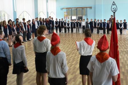 В Тульском обкоме прошли дни приема в пионеры учащихся средних школ