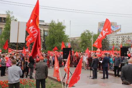 Сталинградские коммунисты отметили Первомай митингом-концертом и шествием