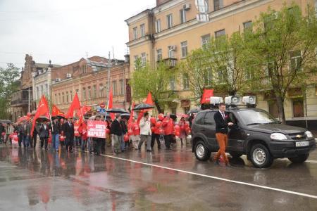 Астраханские коммунисты шествием и митингом отметили День международной солидарности трудящихся