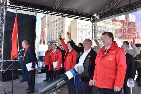 Слава Советскому народу – победителю! Вечная память павшим! Фашизм не пройдет!