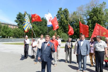 Новосибирская область. Автопробег КПРФ завершился возле Монумента Славы