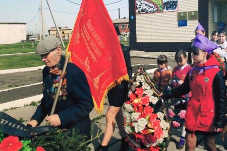 Кемеровская область. Коммунисты Крапивинского района открыли памятник своему прославленному земляку, Герою Советского Союза Василию Семеновичу Николаеву