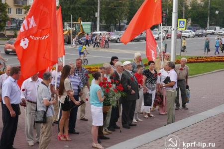 В День памяти и скорби коммунисты Липецка возложили цветы к Вечному огню на Площади Героев