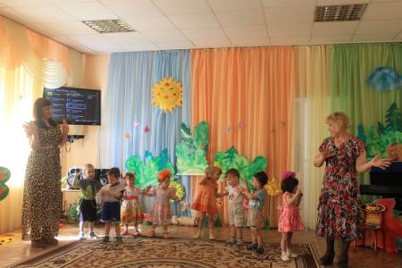 Коммунисты Кузбасса в День защиты детей посетили дом ребёнка «Тёплый Дом
