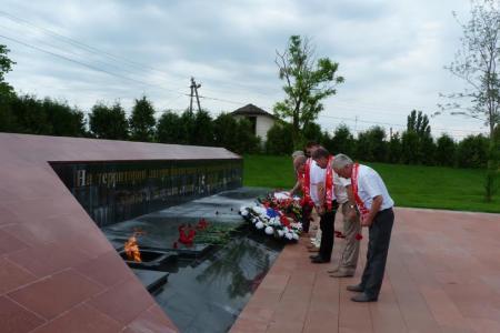 В День памяти и скорби члены Крымского рескома КПРФ посетили мемориал жертвам концлагеря в совхозе «Красный»