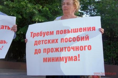 В защиту материнства и детства выступили коммунисты Ростова-на-Дону