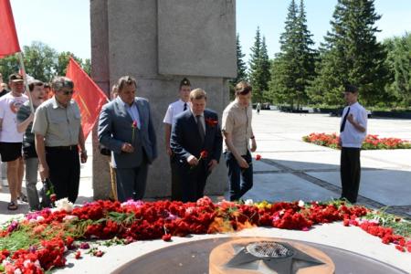 Новосибирская область. Автопробег КПРФ завершился возле Монумента Славы