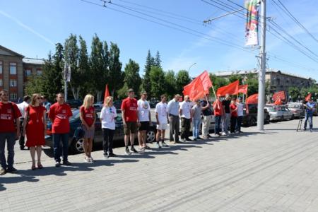 Новосибирская область. Автопробег КПРФ завершился возле Монумента Славы