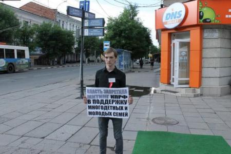 В Саратове прошла серия одиночных пикетов КПРФ