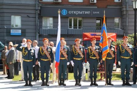 Анатолий Локоть открыл в Новосибирске памятник пожарным и спасателям