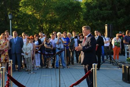 Мэр-коммунист Анатолий Локоть организовал День города-2015: «Я. Читаю. Новосибирск»