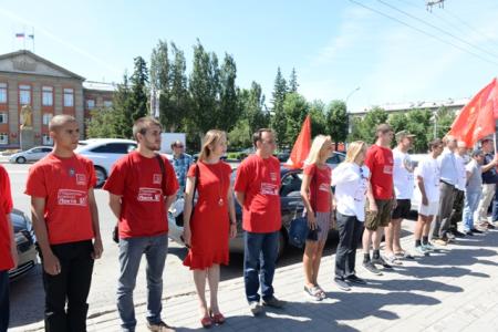 Новосибирская область. Автопробег КПРФ завершился возле Монумента Славы