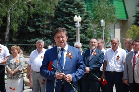 Ставропольские коммунисты во главе с лидером Виктором Гончаровым почтили память павших в Великой Отечественной войне 