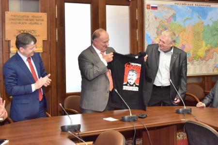Г.А. Зюганов открыл выставку политического плаката
