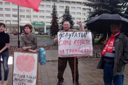 Пермские комсомольцы организовали пикет за возврат прежней маршрутной сети