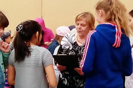 Сахалинские коммунисты поздравили школьников с Международным днем  защиты детей