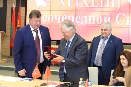 В Минске состоялся Съезд КПБ и заседание Секретариата СКП-КПСС. В работе форума приняли участие заместитель Председателя ЦК КПРФ В.И. Кашин и секретарь ЦК КПРФ К.К. Тайсаев