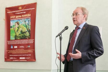 Дети рисуют войну, дети рисуют победу: Вячеслав Тетёкин открыл выставку детского творчества
