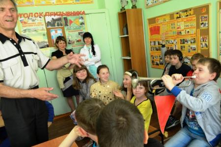 Тульский обком партии в преддверии Дня русского языка провел в школах открытые уроки под девизом «Русский язык – язык Пушкина и Ленина!»