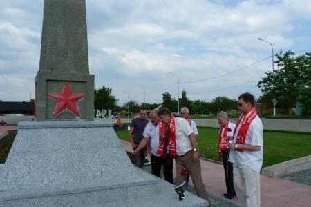 В День памяти и скорби члены Крымского рескома КПРФ посетили мемориал жертвам концлагеря в совхозе «Красный»