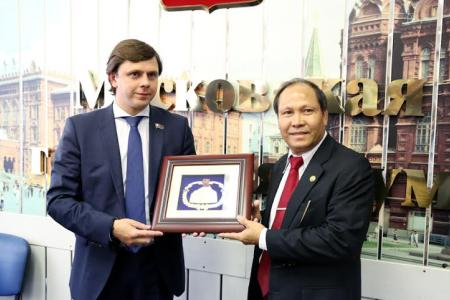 Депутаты фракции КПРФ в Мосгордуме встретились с делегацией национального собрания Лаоса