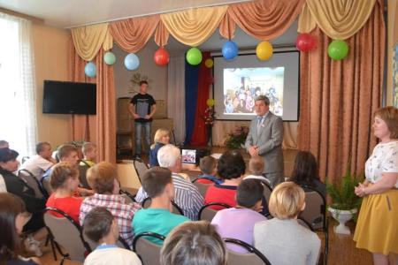 Владимирская область. Спортивные сумки в подарок детям от депутата-коммуниста