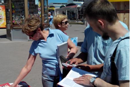 В День русского языка в Белгороде прошли бесплатные литературные «ярмарки»