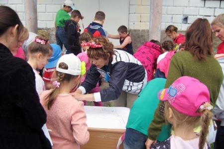 Сахалинские коммунисты поздравили школьников с Международным днем  защиты детей