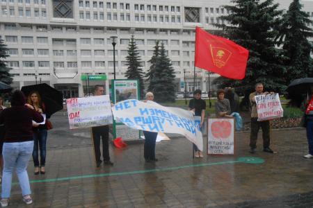 Пермские комсомольцы организовали пикет за возврат прежней маршрутной сети