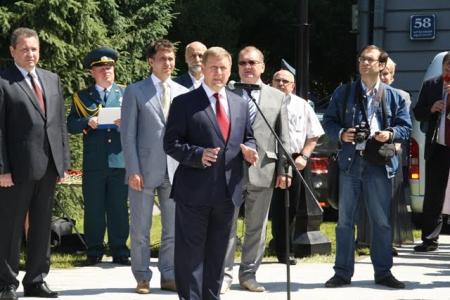 Анатолий Локоть открыл в Новосибирске памятник пожарным и спасателям