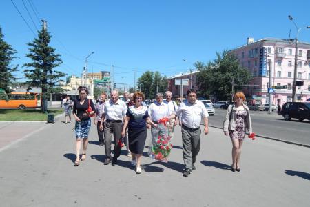 В годовщину начала Великой Отечественной войны барнаульские коммунисты возложили цветы к Монументу Победы