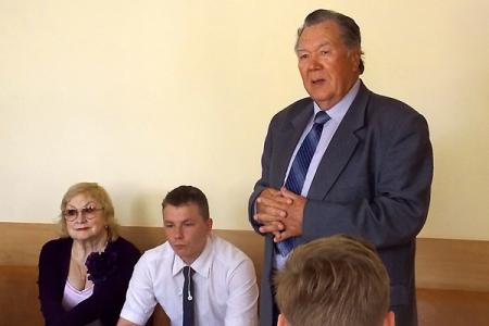 Алтайский край. В День защиты детей депутаты-коммунисты и комсомольцы пришли с подарками в детский дом