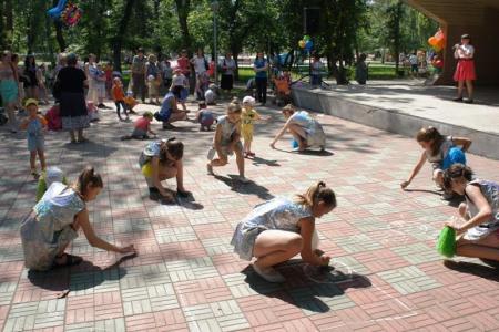 В Кургане коммунисты организовали концерт для детей 