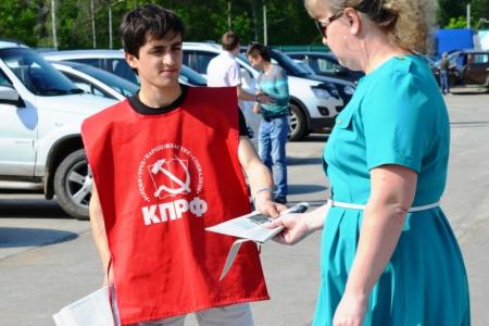 Тульский обком КПРФ проводит систематическую агитационную работу с оружейниками оборонных предприятий