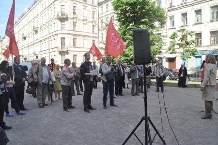 Коммунисты Санкт-Петербурга провели торжественный митинг-концерт по случаю Дня русского языка