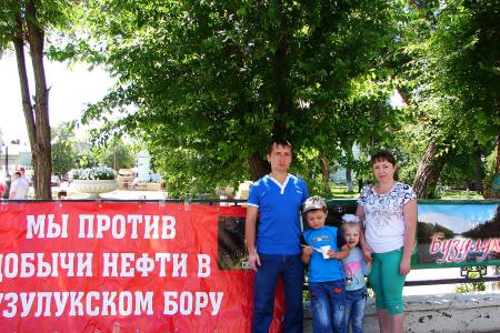Оренбургская область. Коммунисты открыли в центре города информационную площадку, посвященную празднику либералов – «Дню России»