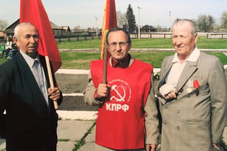 Кемеровская область. Коммунисты Крапивинского района открыли памятник своему прославленному земляку, Герою Советского Союза Василию Семеновичу Николаеву