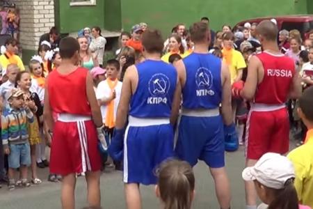 Челябинская область. 1 июня коммунист Златоустовского ГК КПРФ открыл детский городок на месте бывшего пустыря