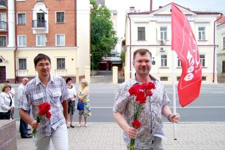 Казань. Коммунисты возложили цветы к памятнику  Александру Сергеевичу Пушкину