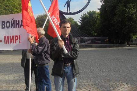 "Капитализм – война! Социализм – мир!". Калининградские коммунисты провели традиционный пикет 