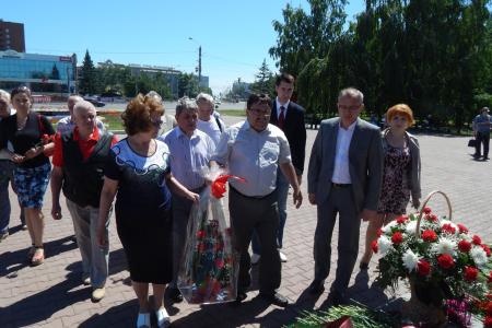 В годовщину начала Великой Отечественной войны барнаульские коммунисты возложили цветы к Монументу Победы