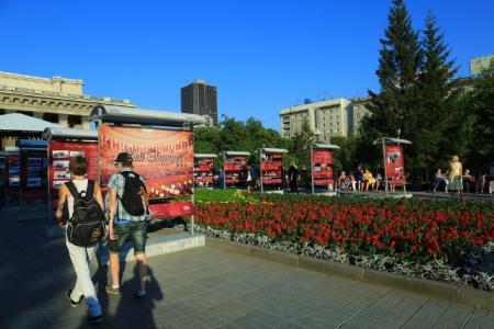 Мэр-коммунист Анатолий Локоть организовал День города-2015: «Я. Читаю. Новосибирск»
