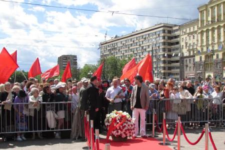 В День русского языка Г.А. Зюганов возложил цветы к памятнику А.С. Пушкину в Москве