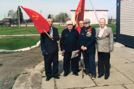 Кемеровская область. Коммунисты Крапивинского района открыли памятник своему прославленному земляку, Герою Советского Союза Василию Семеновичу Николаеву